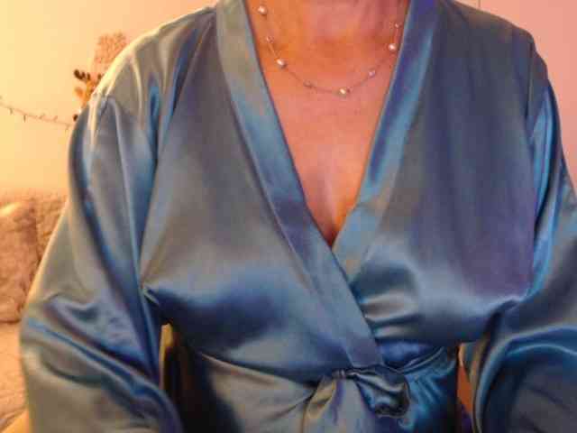 goodSnowQueen webcam