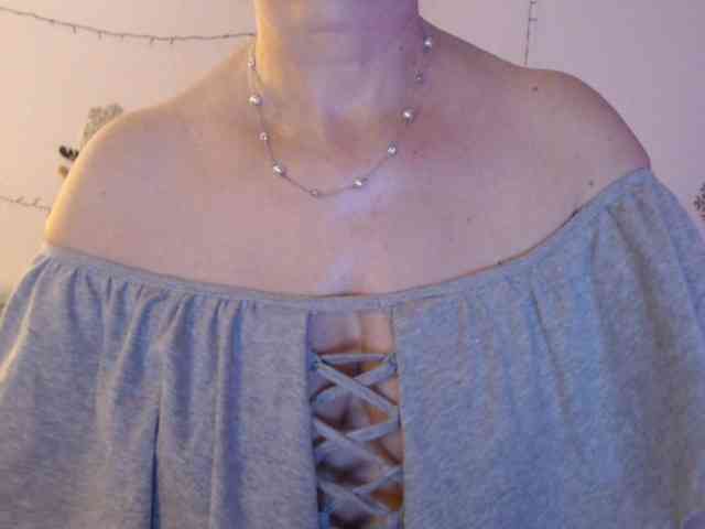 goodSnowQueen webcam