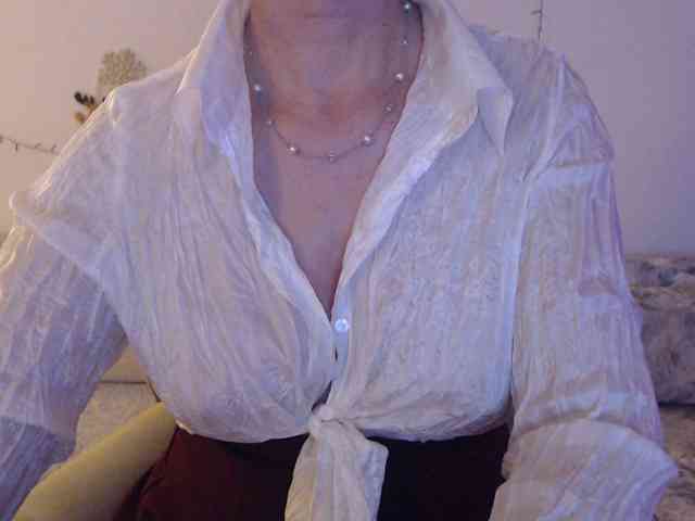 goodSnowQueen webcam