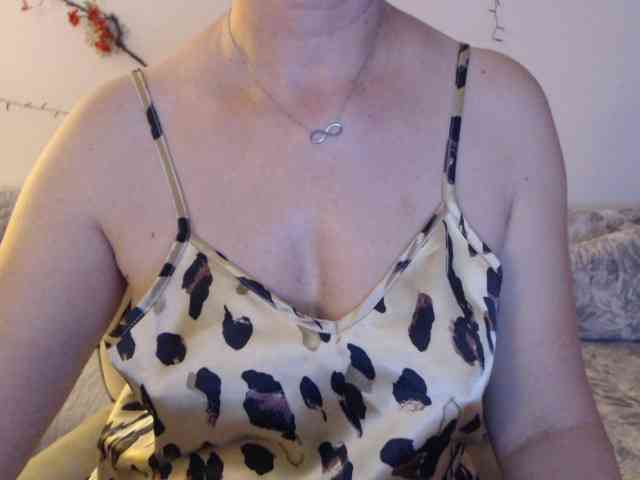 goodSnowQueen webcam
