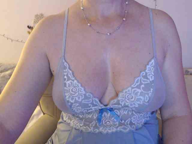 goodSnowQueen webcam