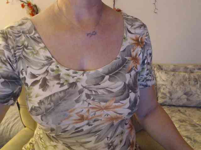 goodSnowQueen webcam
