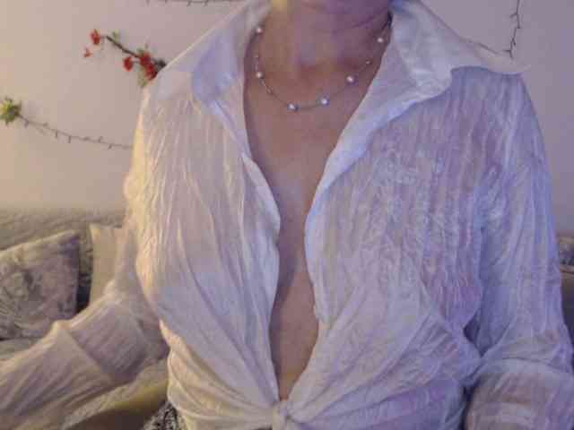 goodSnowQueen webcam