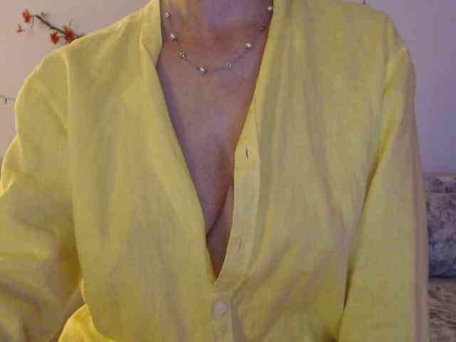 goodSnowQueen webcam