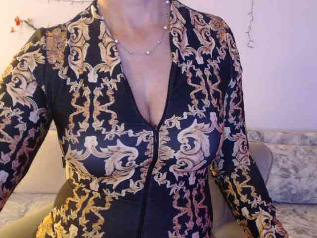 goodSnowQueen webcam