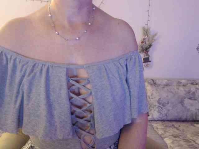 goodSnowQueen webcam