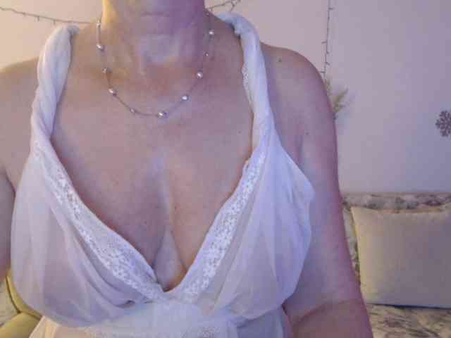 goodSnowQueen webcam