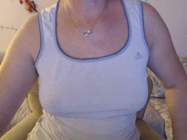 goodSnowQueen webcam