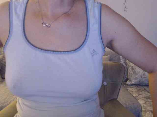 goodSnowQueen webcam