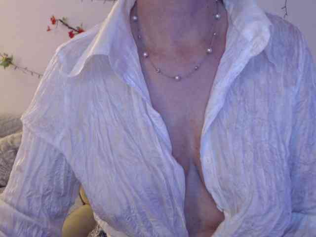 goodSnowQueen webcam