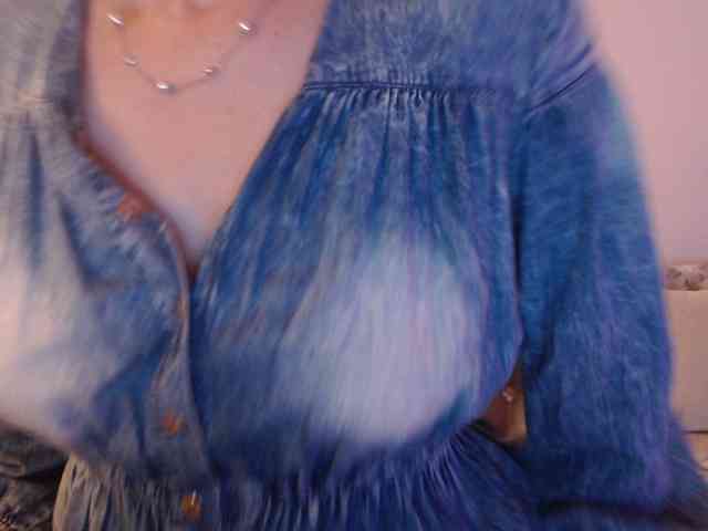 goodSnowQueen webcam