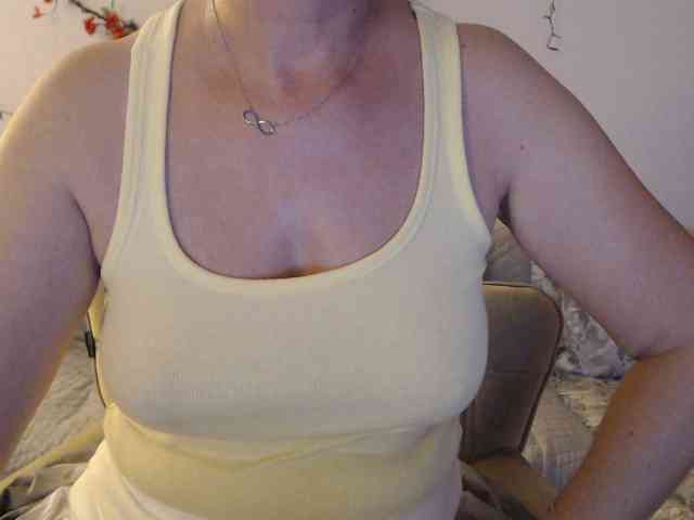 goodSnowQueen webcam