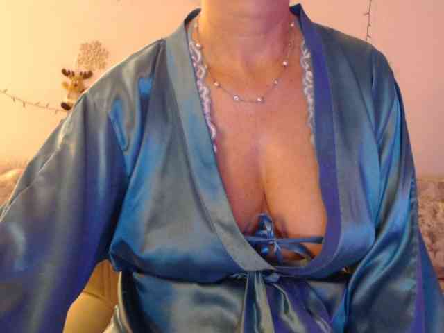 goodSnowQueen webcam