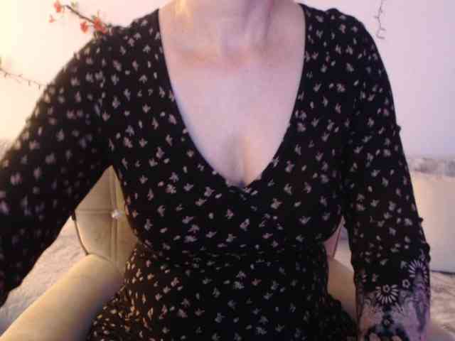 goodSnowQueen webcam