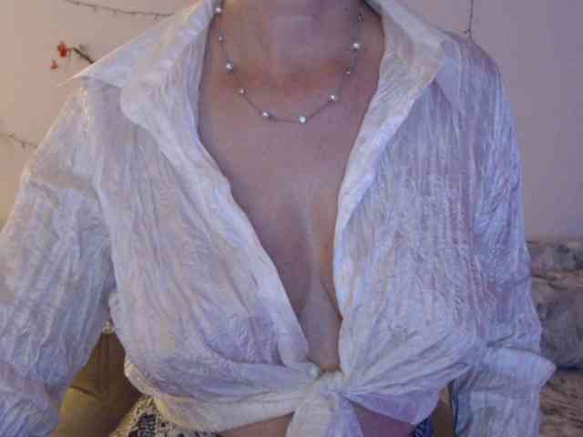 goodSnowQueen webcam