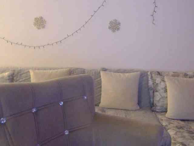 goodSnowQueen webcam