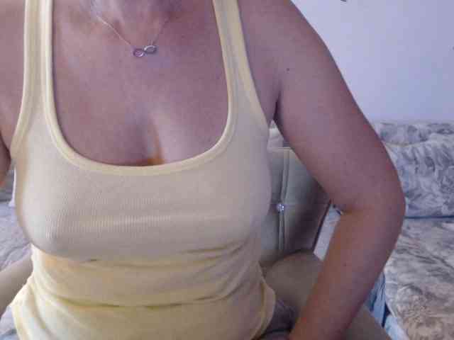 goodSnowQueen webcam