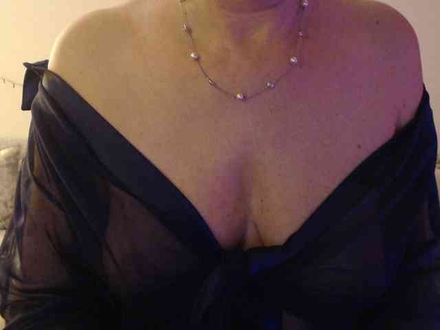 goodSnowQueen webcam