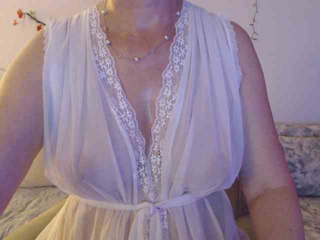 goodSnowQueen webcam