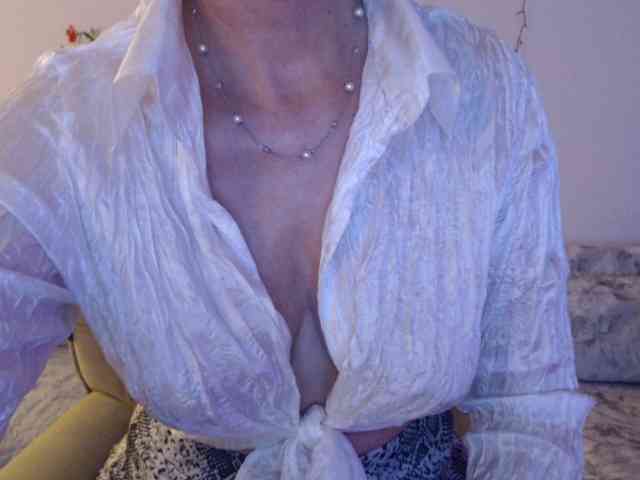 goodSnowQueen webcam