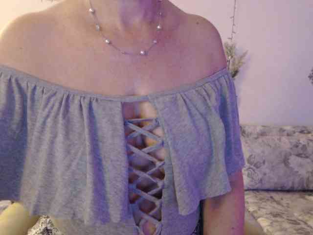 goodSnowQueen webcam