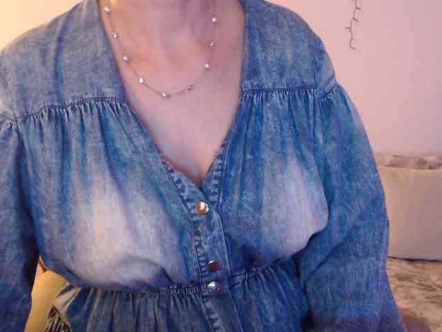 goodSnowQueen webcam