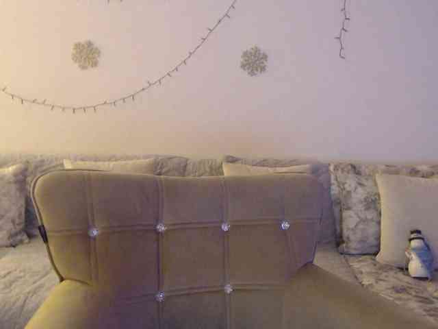 goodSnowQueen webcam