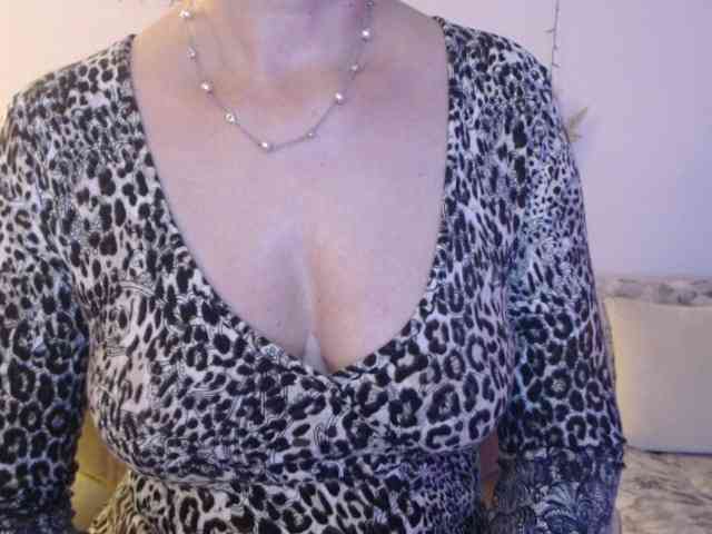 goodSnowQueen webcam