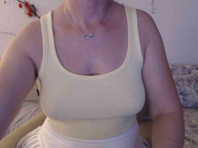 goodSnowQueen webcam