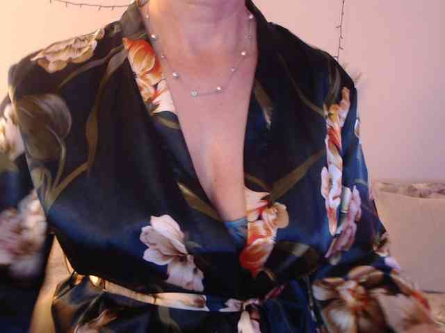 goodSnowQueen goodSnowQueen