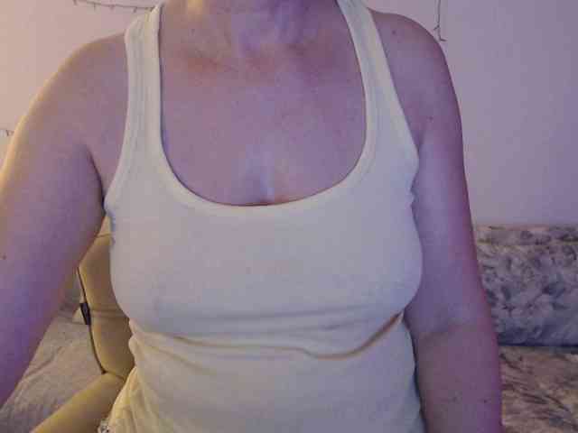 goodSnowQueen webcam