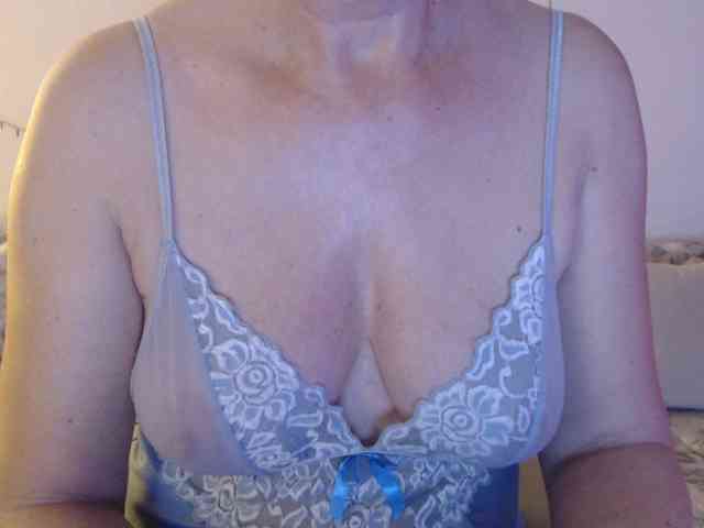 goodSnowQueen webcam