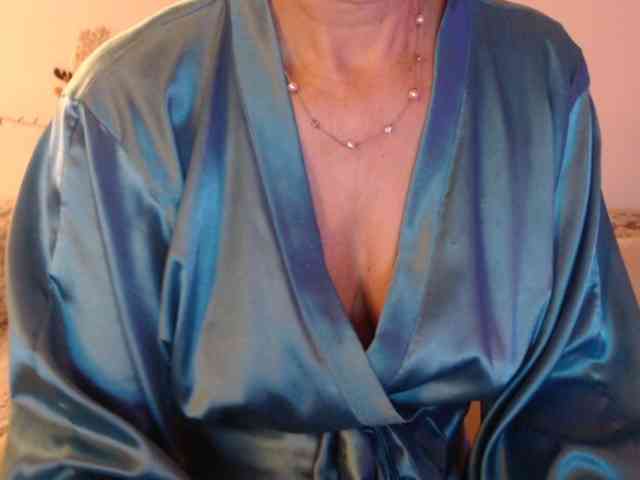 goodSnowQueen webcam