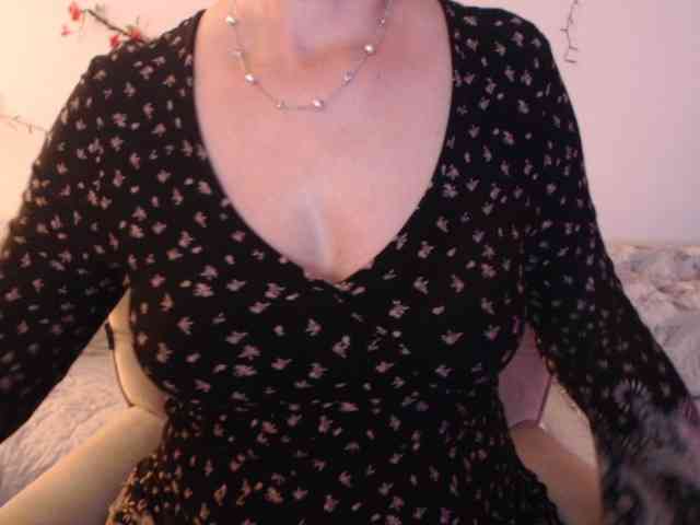 goodSnowQueen webcam