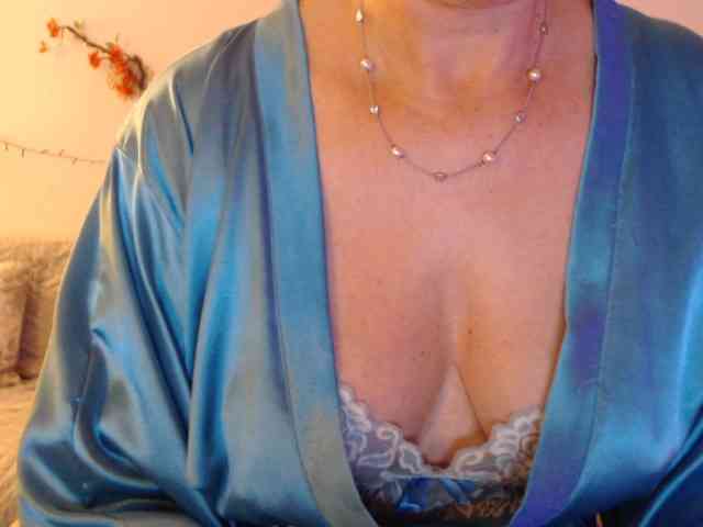 goodSnowQueen webcam