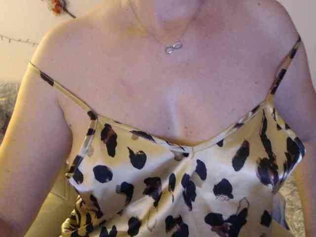 goodSnowQueen webcam