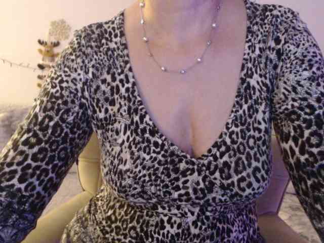 goodSnowQueen webcam