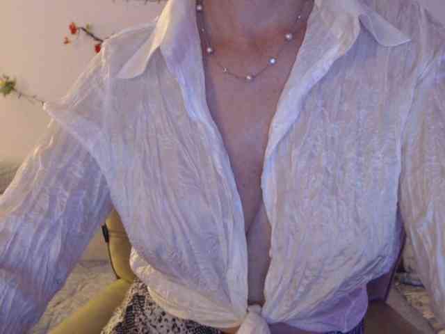 goodSnowQueen webcam