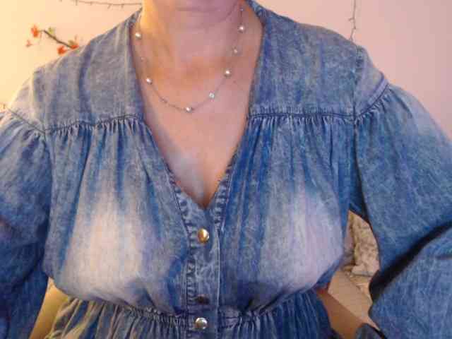 goodSnowQueen webcam