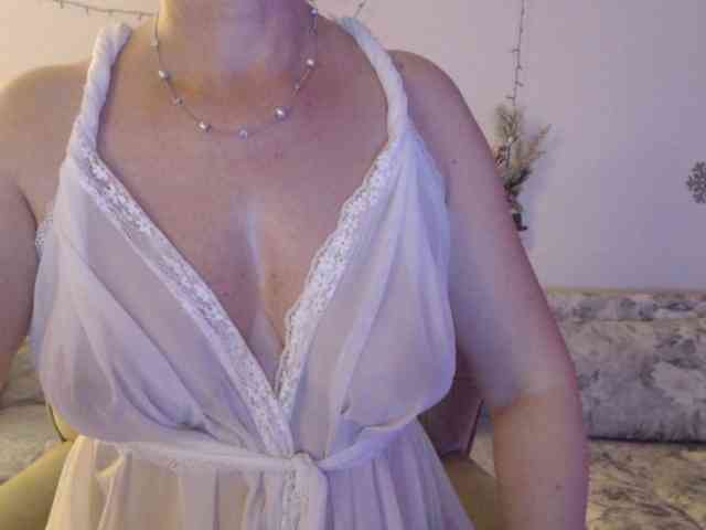 goodSnowQueen webcam