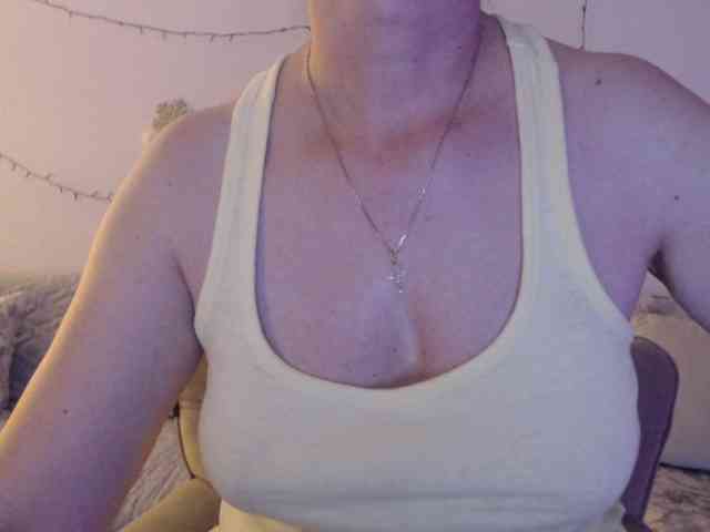 goodSnowQueen webcam