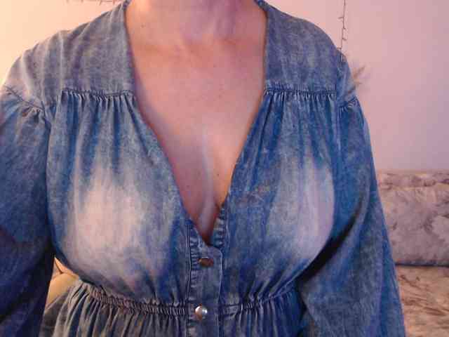 goodSnowQueen webcam