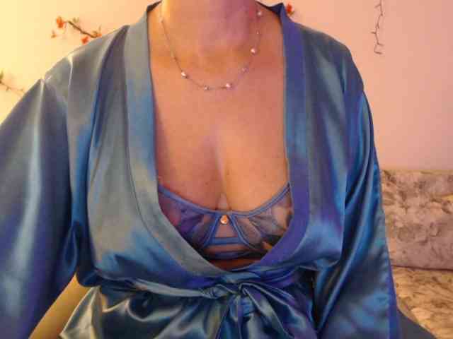 goodSnowQueen webcam