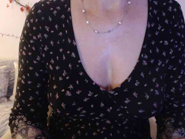 goodSnowQueen webcam