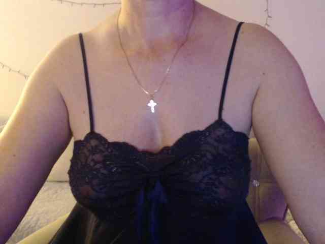 goodSnowQueen Live Webcam on BongaCams