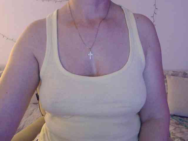 goodSnowQueen webcam