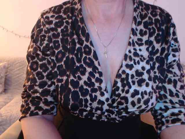 goodSnowQueen webcam