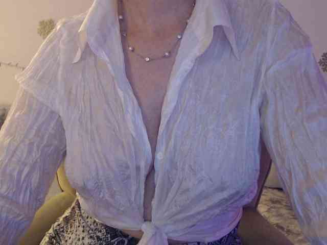 goodSnowQueen webcam