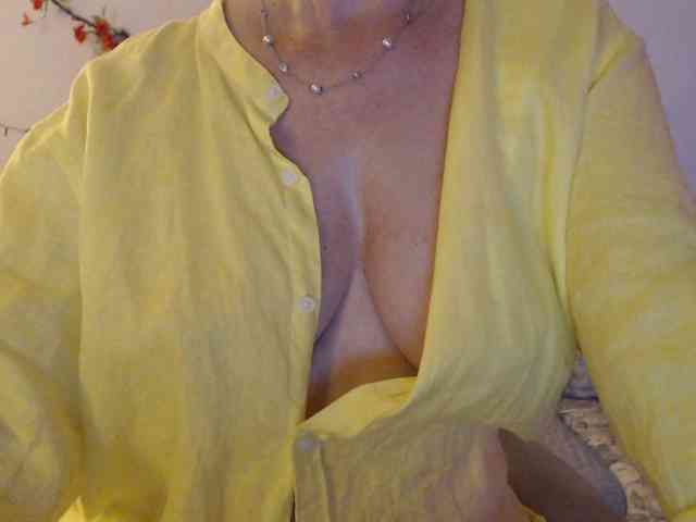 goodSnowQueen webcam