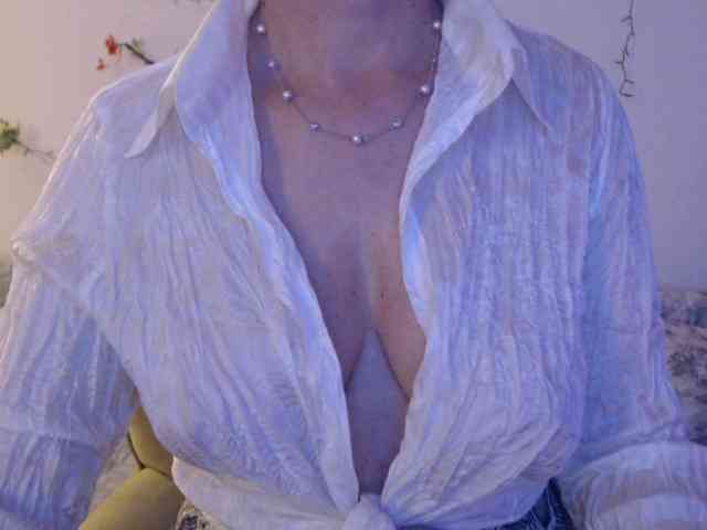 goodSnowQueen webcam